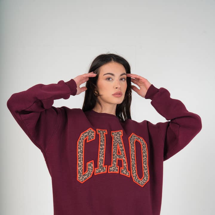 Comfortable and oversized sweatshirt with 